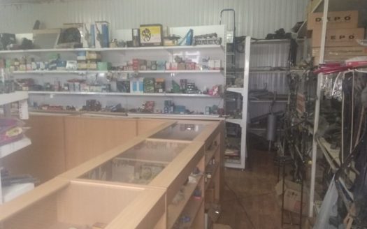 Автосервис с магазином автозапчастей на федеральной трассе