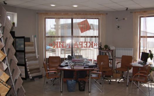 Действующий магазин плитки и сантехники в собственности