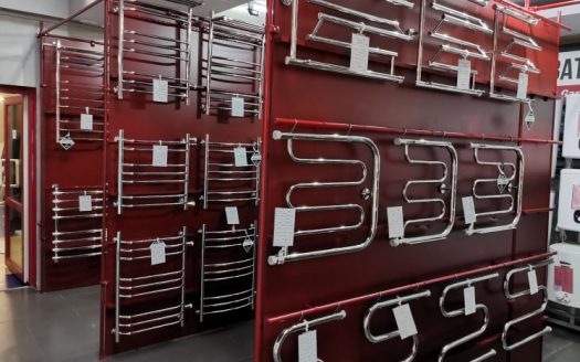 Действующий магазин плитки и сантехники в собственности